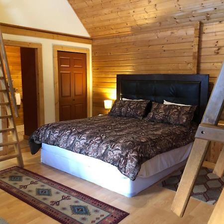 Camels Hump Guest Ranch Lumby エクステリア 写真