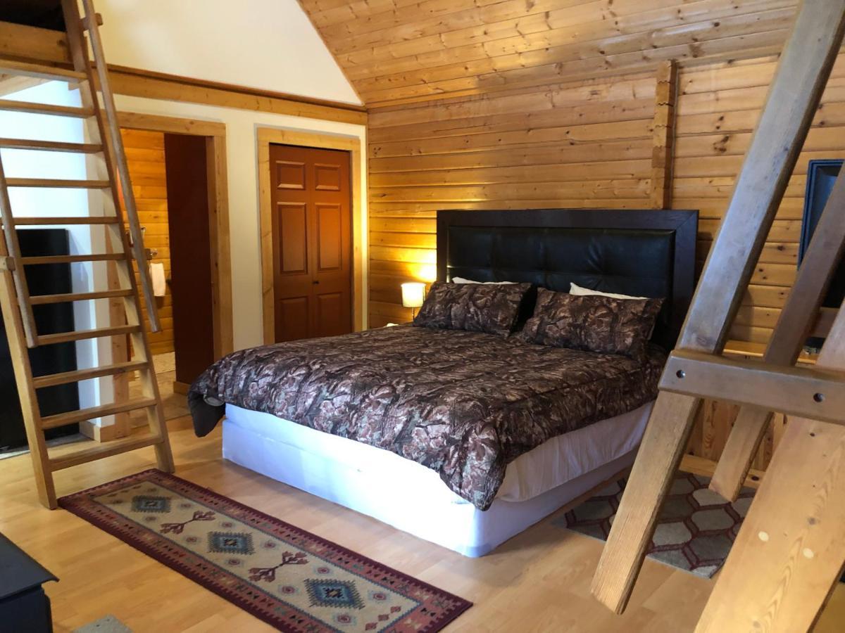 Camels Hump Guest Ranch Lumby エクステリア 写真
