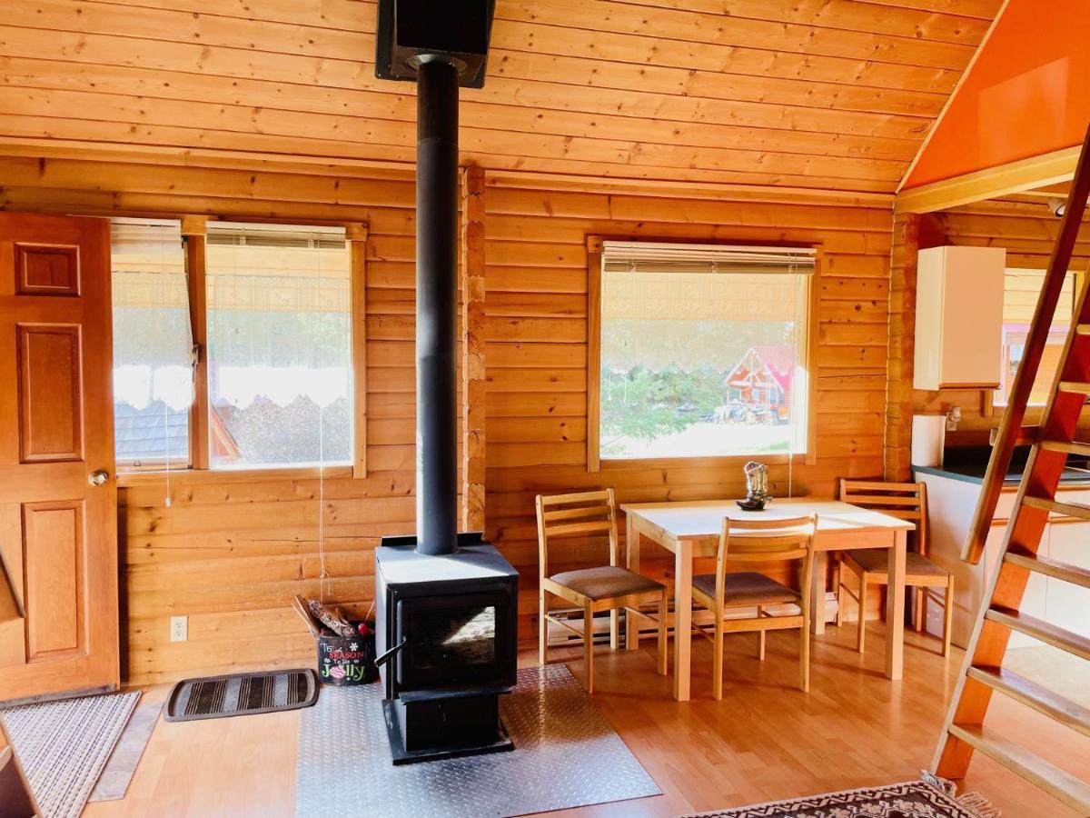 Camels Hump Guest Ranch Lumby エクステリア 写真