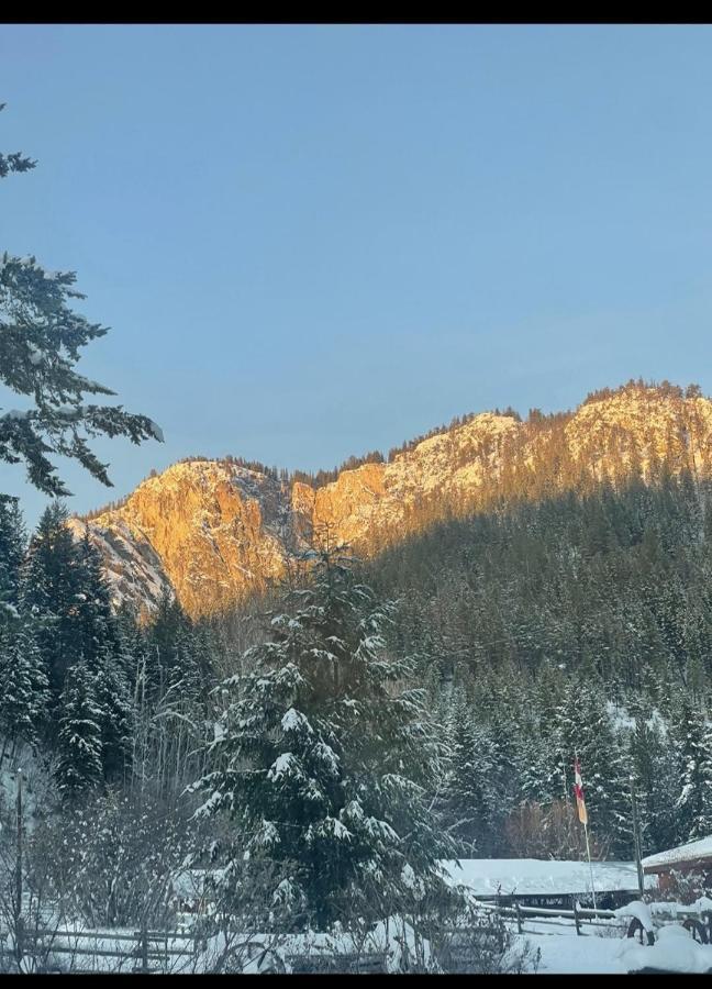 Camels Hump Guest Ranch Lumby エクステリア 写真