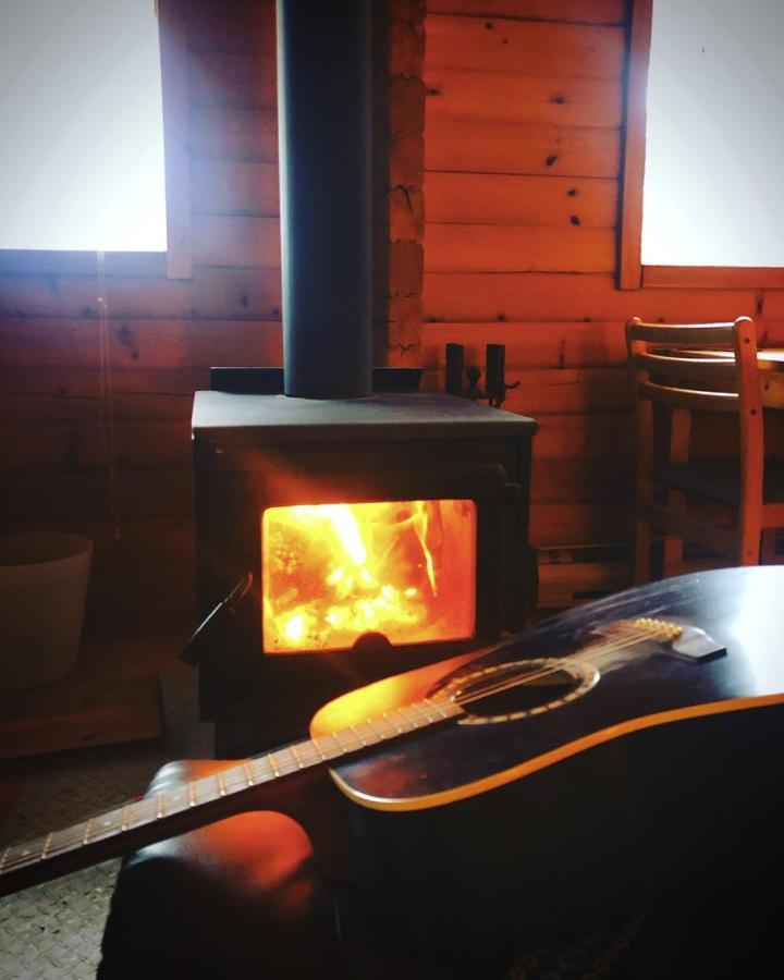 Camels Hump Guest Ranch Lumby エクステリア 写真