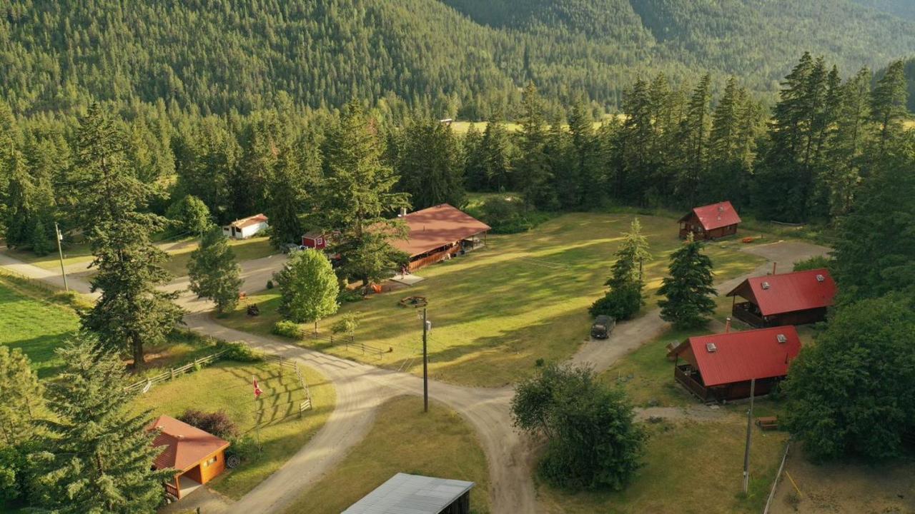Camels Hump Guest Ranch Lumby エクステリア 写真
